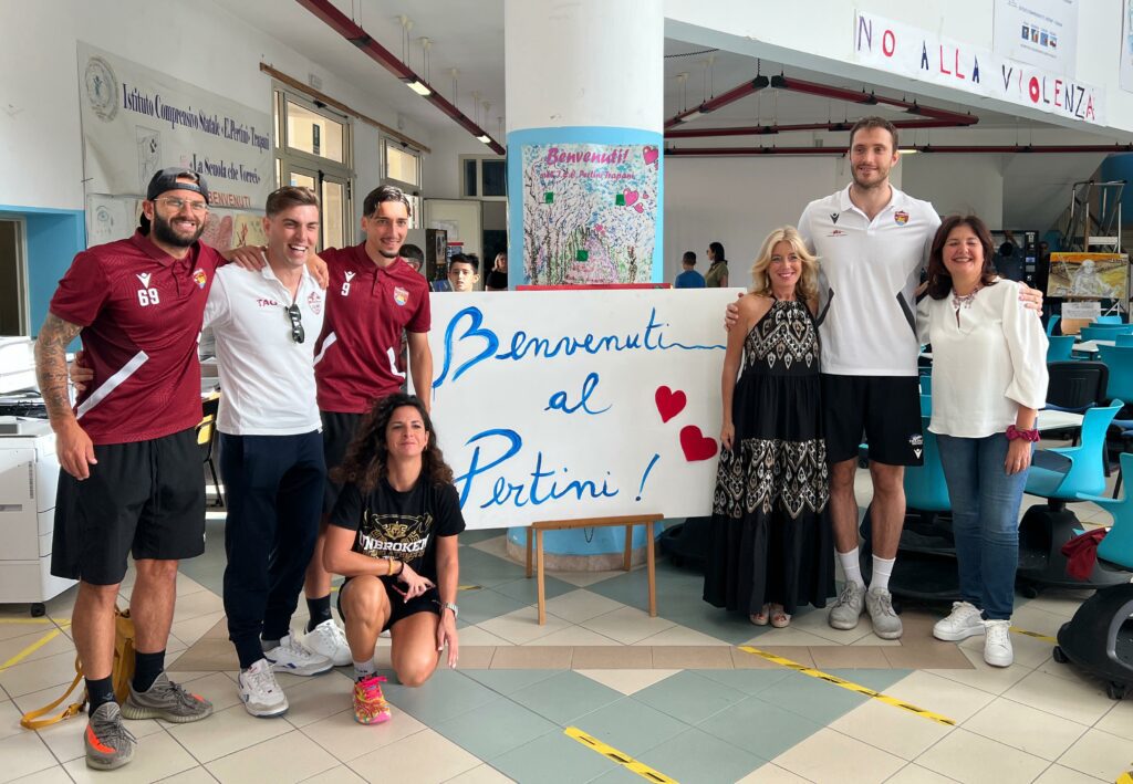 Kiwanis club e Trapani Calcio insieme per la non violenza 2 e3162aee 8687 4e81 b556 5ece208b4f6a