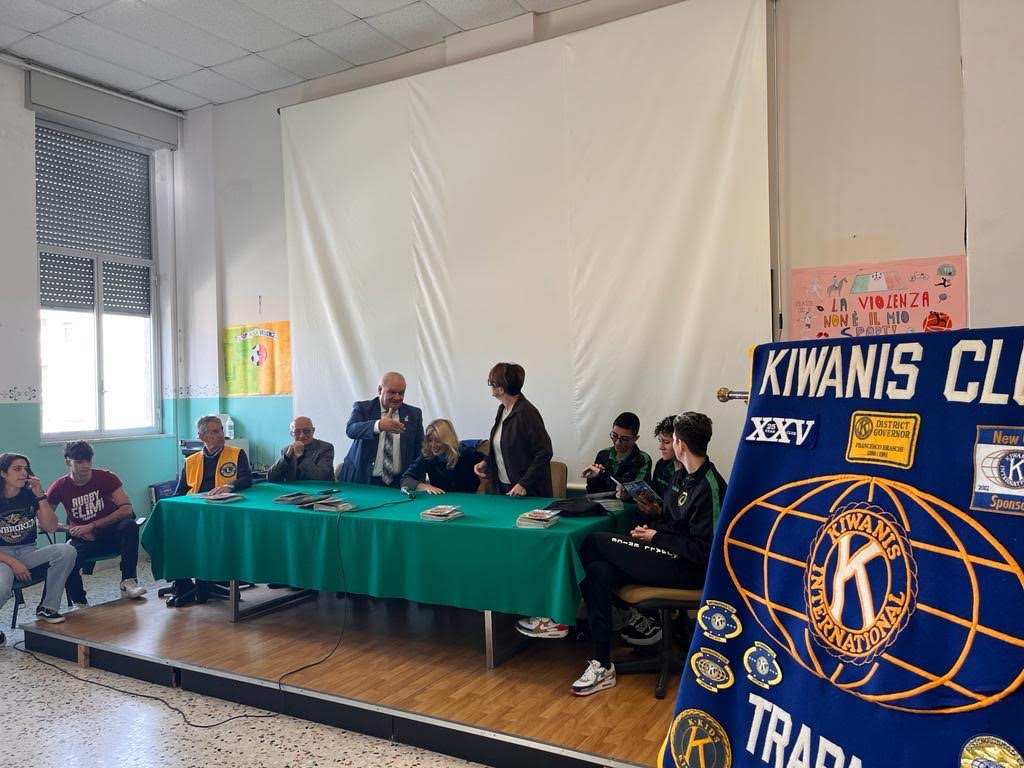 IL KIWANIS PER LA NON VIOLENZA INCONTRA LE SCUOLE E LE SOCIETA' SPORTIVE 1 Kiwanis